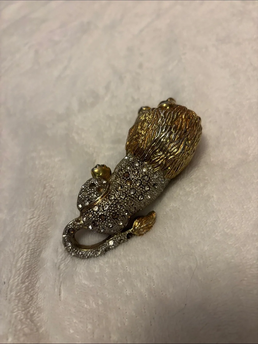 vintage Gold-Tone Lion Brooch Pin with diamonds Elegant Animal Statement Jewelry